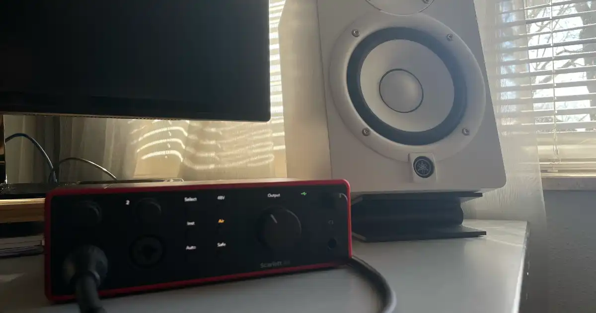 Focusrite Scarlett 4i4 and Yamaha HS5