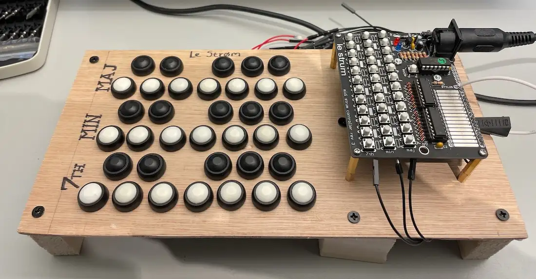 Le Strum all modded, top view
